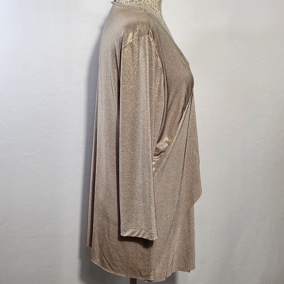 Chico's Travelers Blouse Tiered Gold Shimmer Slinky 3/4 Sleeve Stretch Size 2/12 - Picture 7 of 12